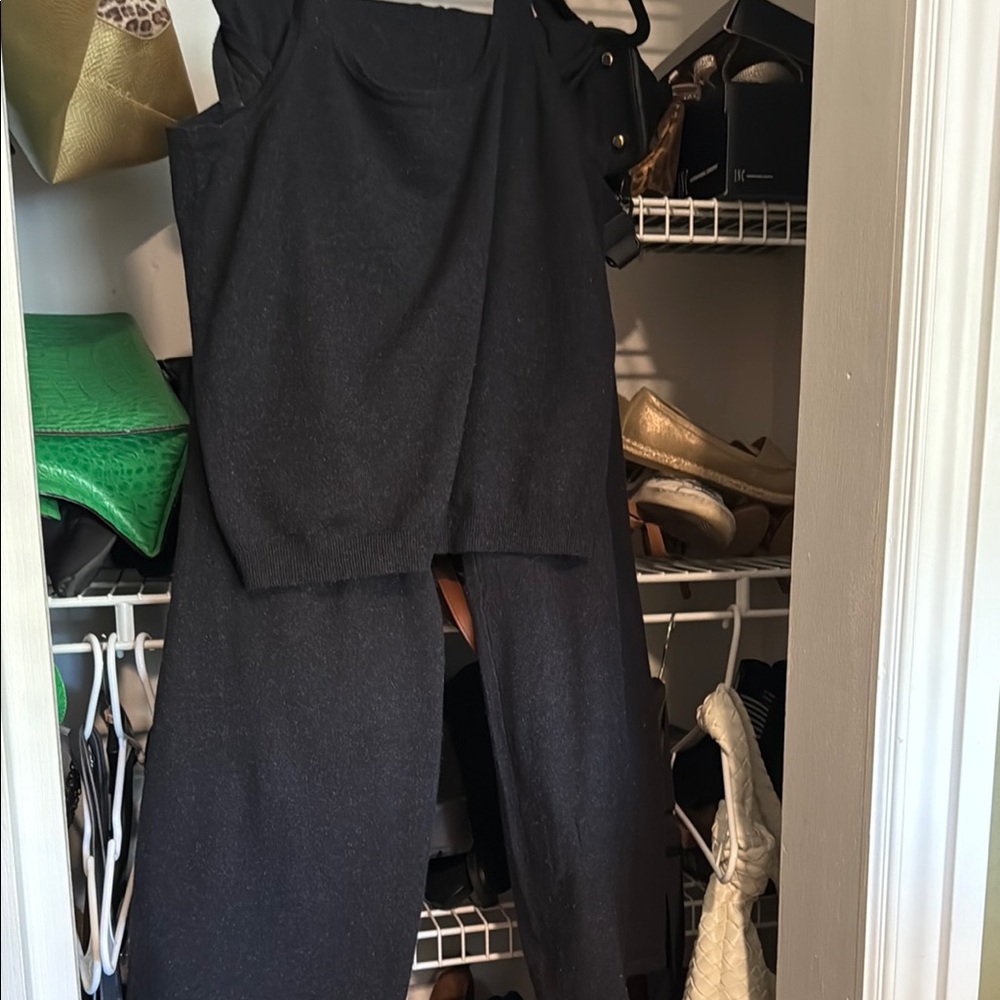 Time andTru Black 2pc swtr tank w/cropped pant subtle sparkle top L/pant M NWOT